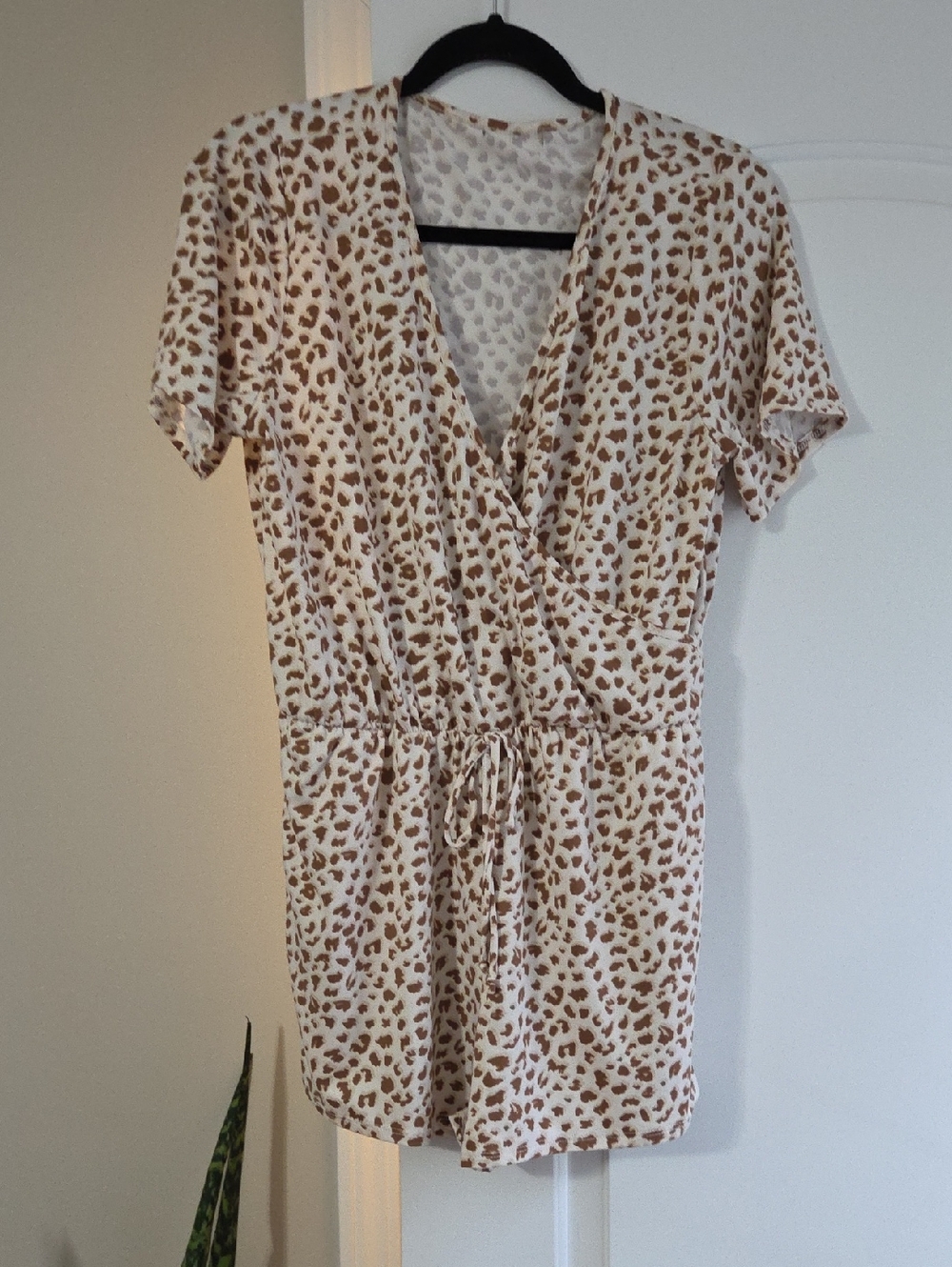 Women’s Cream Leopard Print Short Sleeve Romper